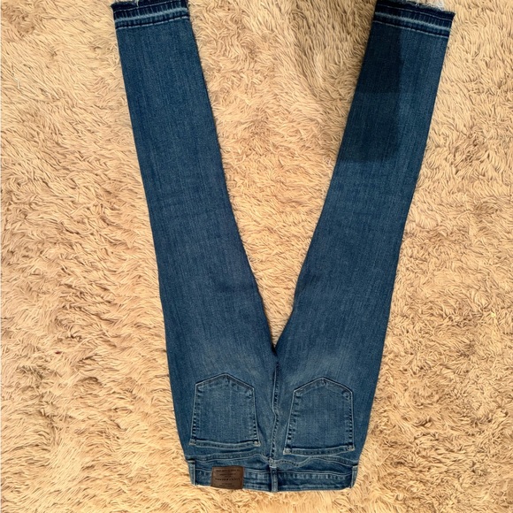 Lucky Brand Mid-Rise Lolita Skinny jeans. Very good condition. Hugs curves - Picture 4 of 7